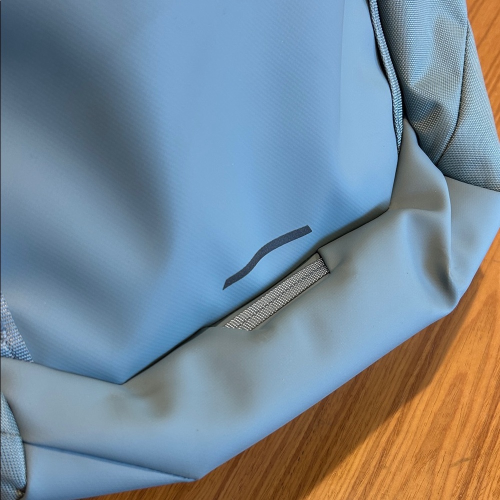 Thule like new Backpack - image 13